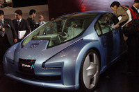 【東京ショー2003速報】バイ・ワイヤはクルマの設計度を高める---トヨタ 画像