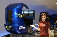 【東京ショー2003速報】スバルの本格的ドライビングシミュレーターを遊び倒す 画像