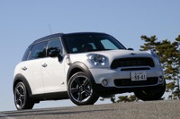 【MINI クロスオーバー 試乗】4ドアのミニが欲しいなら…松下宏 画像