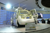【東京ショー2003速報】スズキ、スケスケの6シーターカー『モバイルテラス』 画像