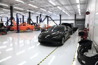 テスラの4ドアEVスポーツの開発現場…写真を公開 画像