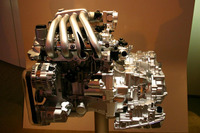 【東京ショー2003速報】日産が新開発直4エンジンで見せた哲学 画像