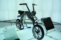 【東京ショー2003速報】ヤマハは技術を芸術に……小型ビークルの可能性 画像