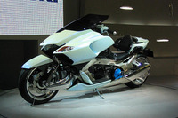 【東京ショー2003速報】バイクはパワー!……スズキはフィクションを現実に 画像