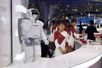 【東京ショー2003速報】ホンダ『アシモ』は休憩タイムなし?! 画像