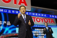 【上海モーターショー11】トヨタ豊田社長、FT-86IIで笑顔になって 画像