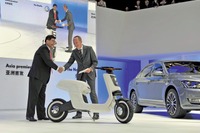 【上海モーターショー11】VWから電動スクーター…サプライズデビュー 画像