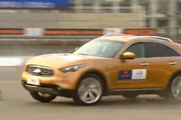 ベッテル選手、インフィニティ FX で激走［動画］ 画像
