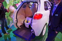 【上海モーターショー11】電動バイク搭載のコンパクトEV 吉利汽車 画像