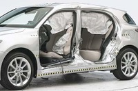 レクサス CT200h、米国でも最高の衝突安全性評価…IIHS 画像
