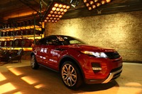 ジャガー初のSUV、世界屈指の軽量ボディで登場か 画像