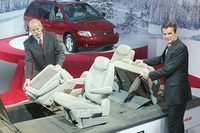 【デトロイトショー'04出品車】クライスラーから新世代ミニバン 画像
