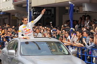 日本初のF1マシン公道ショーラン、混雑しすぎてワントライに 画像