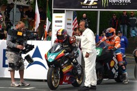 マン島電動バイクレースでチームプロッツァが5位入賞 画像