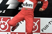 【F1日本GP 速報】やった! やった! やった! 一騎討ちを制したシューマッハ 画像