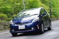 【トヨタ プリウスα 燃費レポート】走り方でどれだけ変わる? 3列シート車の燃費 画像