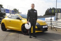 ルノー メガーヌ、ニュルで市販FF車の最速ラップ 画像