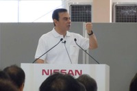 日産ゴーン社長、本牧専用埠頭を視察…土曜出勤の従業員を激励 画像