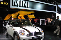 節電の夏、MINIが「打ち水」活動実施 画像