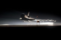 スペースシャトル、翼を休める 画像