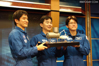 油井さん、大西さん、金井さん、宇宙へ 画像