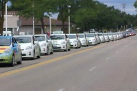 静かに世界記録…ハイブリッド車の最長パレード 画像