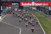 【鈴鹿8耐】写真蔵…上位3チームの走りと表彰台 画像
