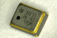 日本電波工業、GPS用水晶発振器を開発 画像