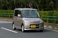 【インプレ'04】小沢コージ ダイハツ『タント』 質感のよさはオドロキもの 画像