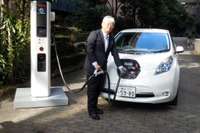 【日産 急速充電器 発表】手を汚さず楽に充電できる 画像