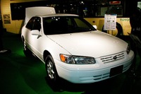【NGV2000 Vol. 3】トヨタブースに左ハンドル『カムリ』 画像