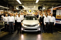 スバル富士重、北米工場で新型 カムリ のラインオフ式を実施 画像