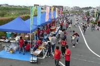 自動車教習所でチャリティ…チアリーディングや大道芸を披露 9月25日 画像