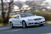 【'04 JAIA】小沢コージ メルセデスベンツ『SL55 AMG』おカネ持ちのココロくすぐる、快感ロードスター 画像