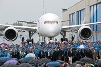 ボーイング787初号機が日本に到着［動画］ 画像