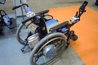 【福祉機器展11】ヤマハ、スマホに電動車いすの情報を表示 画像