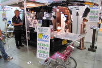 【福祉機器展11】車いすのまま乗れる軽キャン…島田商事 画像