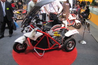 【福祉機器展11】車いすでもバイクの運転が可能に…ワイディーエス 画像