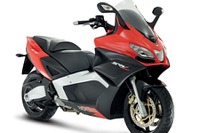 アプリリア、大型スクーター SRV850 発表へ 画像