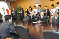 枝野経産相 リストラなくして支援なしを改めて強調 画像
