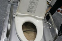 ［産業交流展11］ペットのフンまで処理する「地球環境の番犬ROBOT」 画像