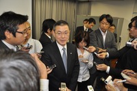 スバル富士重工、通期純利益を360億円に増額修正 画像