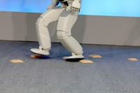 【ホンダ ASIMO 新型発表】片足でジャンプも可能に 画像