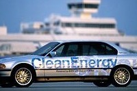 水素自動車をもっと見てください。BMWが日本で走行実験 画像