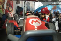 【ロサンゼルスモーターショー11】任天堂から実物大のマリオカートが出現 画像