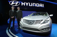 【ロサンゼルスモーターショー11】ヒュンダイ アゼーラ 新型…大型セダンのライバルは日本車 画像