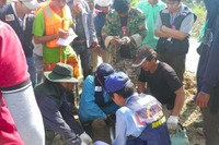タイ洪水、国交省派遣のポンプ車が排水作業開始 画像