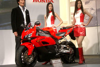 【東京モーターサイクルショー04】RC211Vのノウハウ…ホンダ『CBR1000RR』 画像