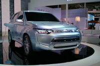【東京モーターショー11】ガンダムっぽさ残す環境対応SUV 三菱 画像