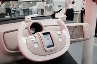 【東京モーターショー11】スピードメーターも自分の好みで選ぶ時代に 画像